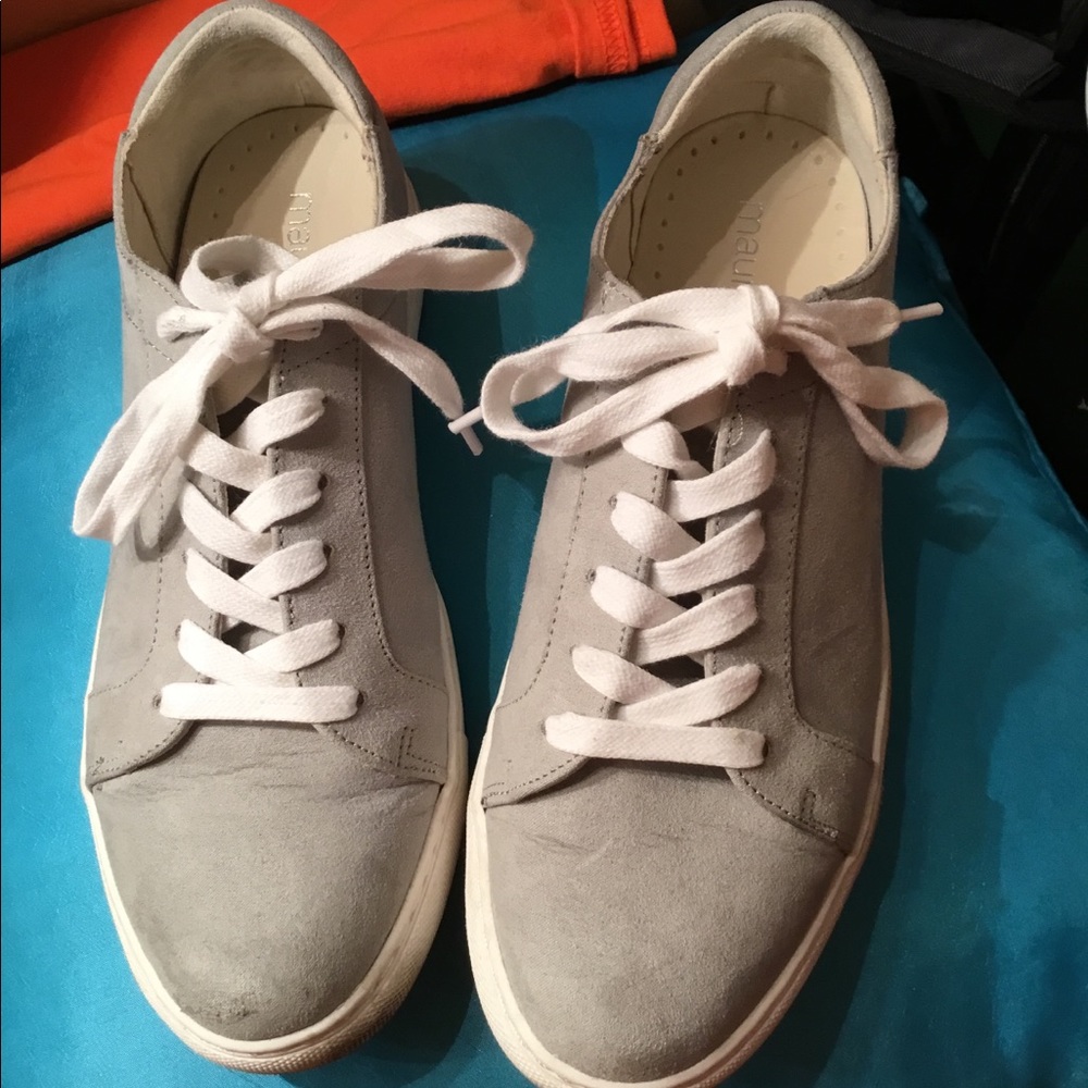 Casual sneakers